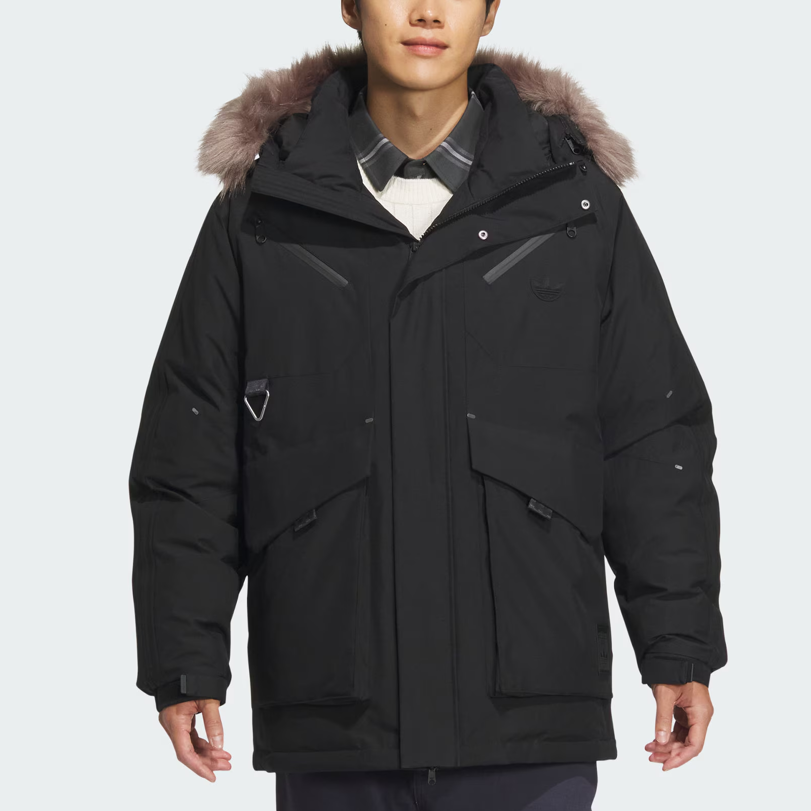 Lookbook 阿迪达斯Originals黑色连帽长款羽绒保暖外套。 JD3755