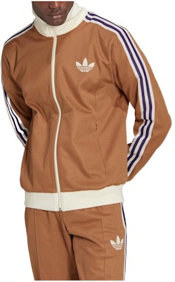 adidas Originals 棕色復古三葉草標誌與三條紋運動外套. IB3427 Shop adidas Originals 棕色復古三葉草標誌與三條紋運動外套. IB3427