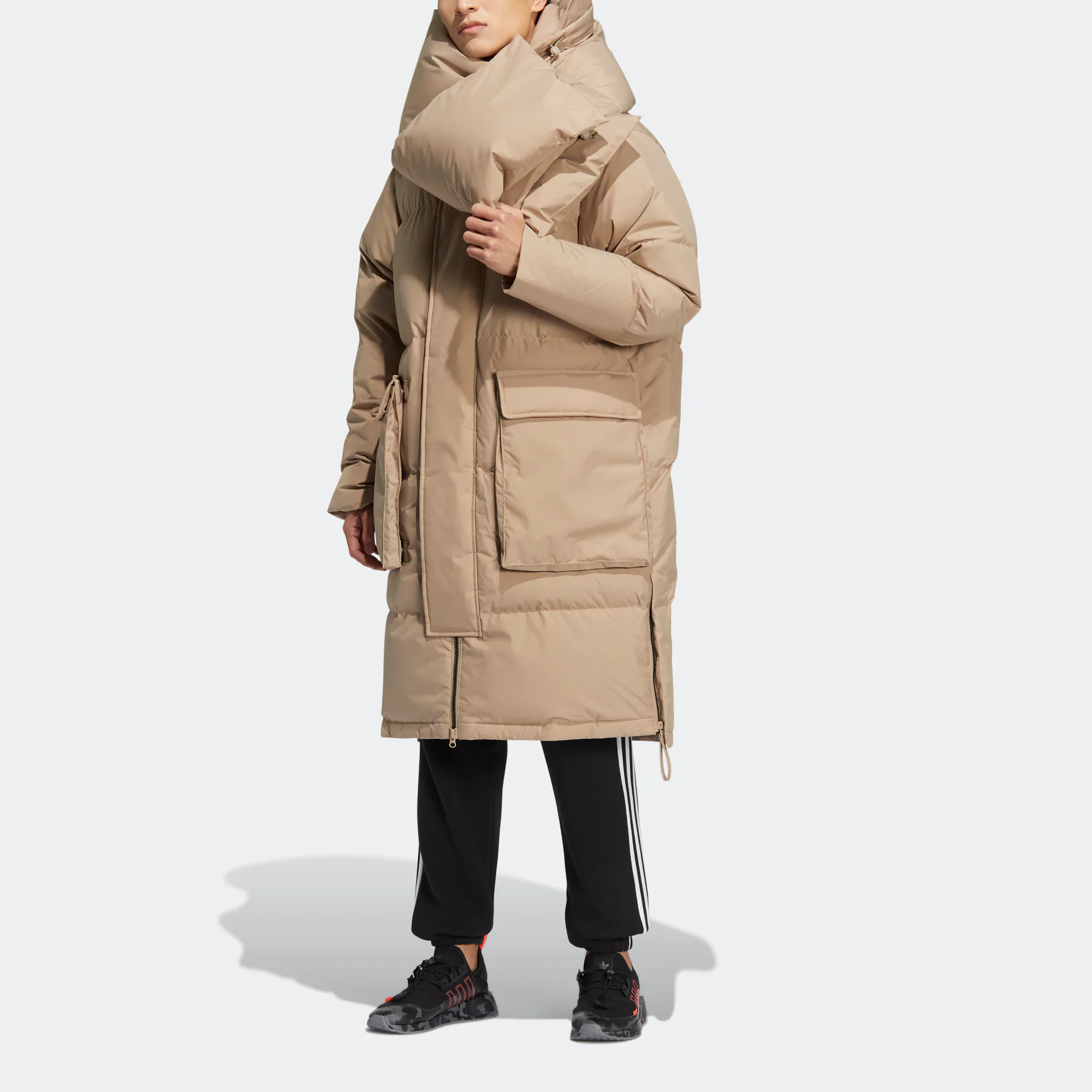 Shop adidas Originals 卡其色拉鍊款鴨絨羽絨外套 HS7290