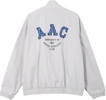 adidas Originals Jaket Track Abu Muda dengan Garis dan Cetak Huruf. IU4846 Lookbook adidas Originals Jaket Track Abu Muda dengan Garis dan Cetak Huruf. IU4846