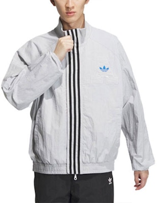 adidas Originals Jaket Trek Jalur Berhuruf Cetak Kelabu Pudar. IU4846 Shop adidas Originals Jaket Trek Jalur Berhuruf Cetak Kelabu Pudar. IU4846