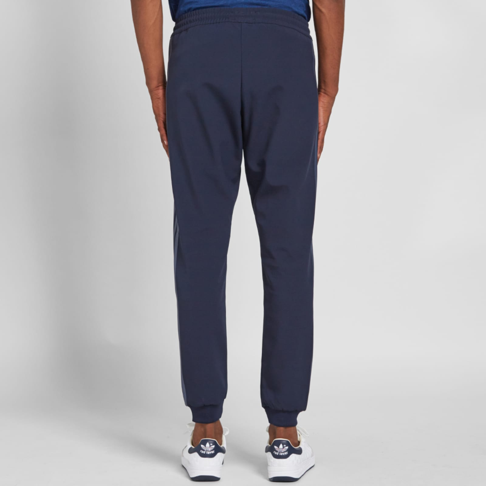 Shop アディダス オリジナル ロゴプリント レトロジョガーパンツ - レジェンドインク AZ1453