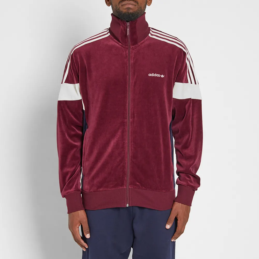 Lookbook Jaket Track adidas Originals Logo Merah dengan 3 Garis. BR2284