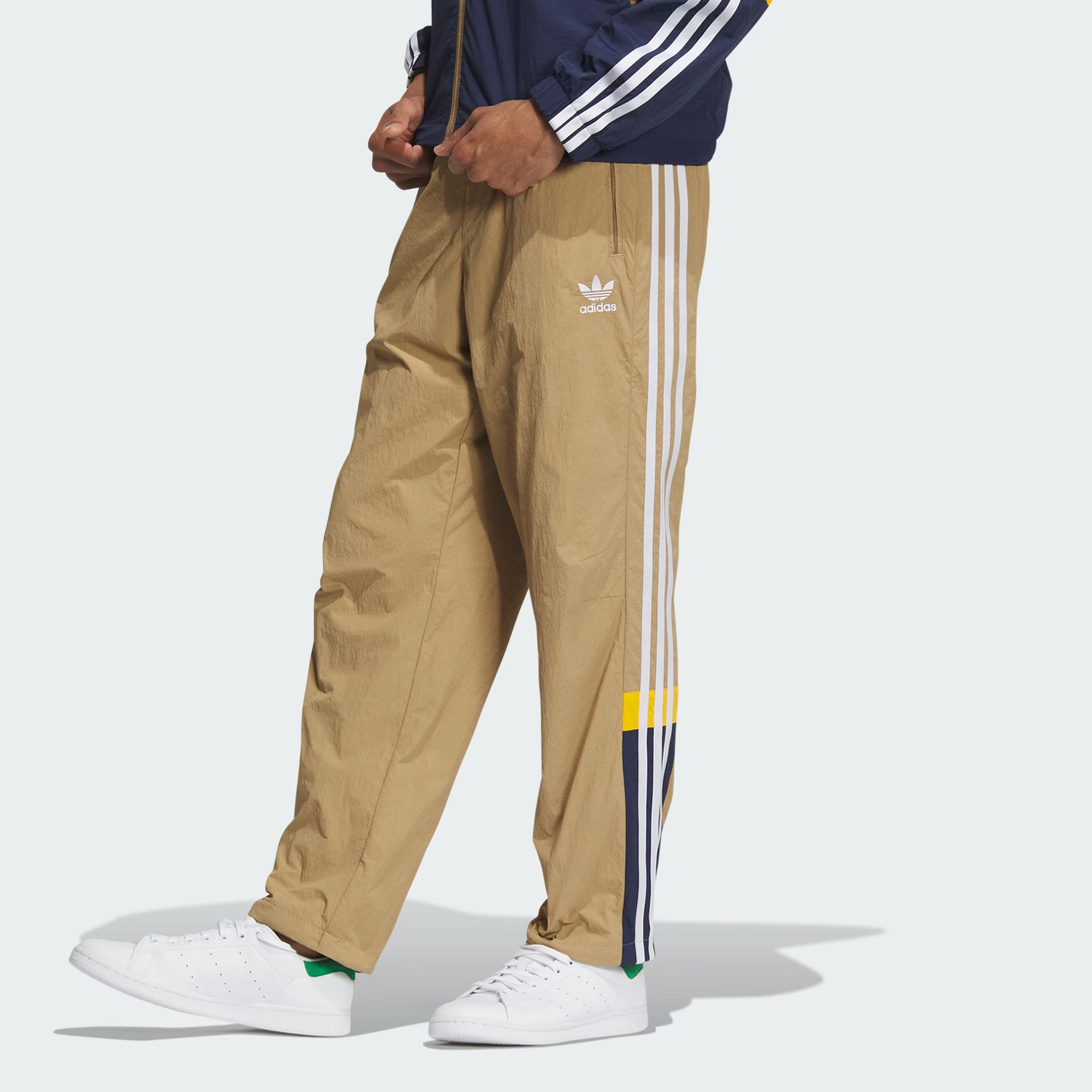 Lookbook adidas Originals  Straight-Leg Track Pants Khaki Three-Stripes Design IN0999