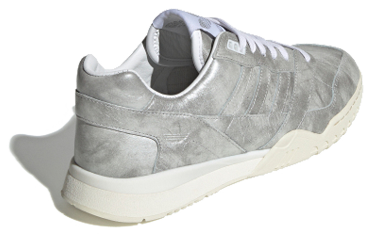 Lookbook 阿迪达斯原创 A.R. 训练鞋 '银灰色' EE5378
