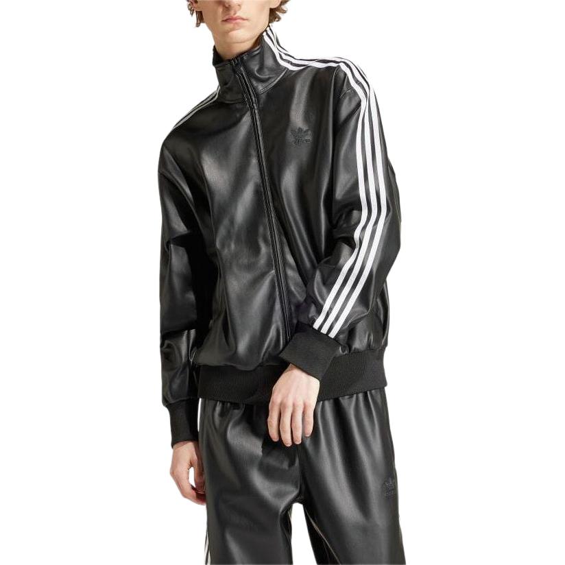 Lookbook Chaqueta Negra adidas Originals Adicolor con Rayas y Logo Estampado. IZ4033