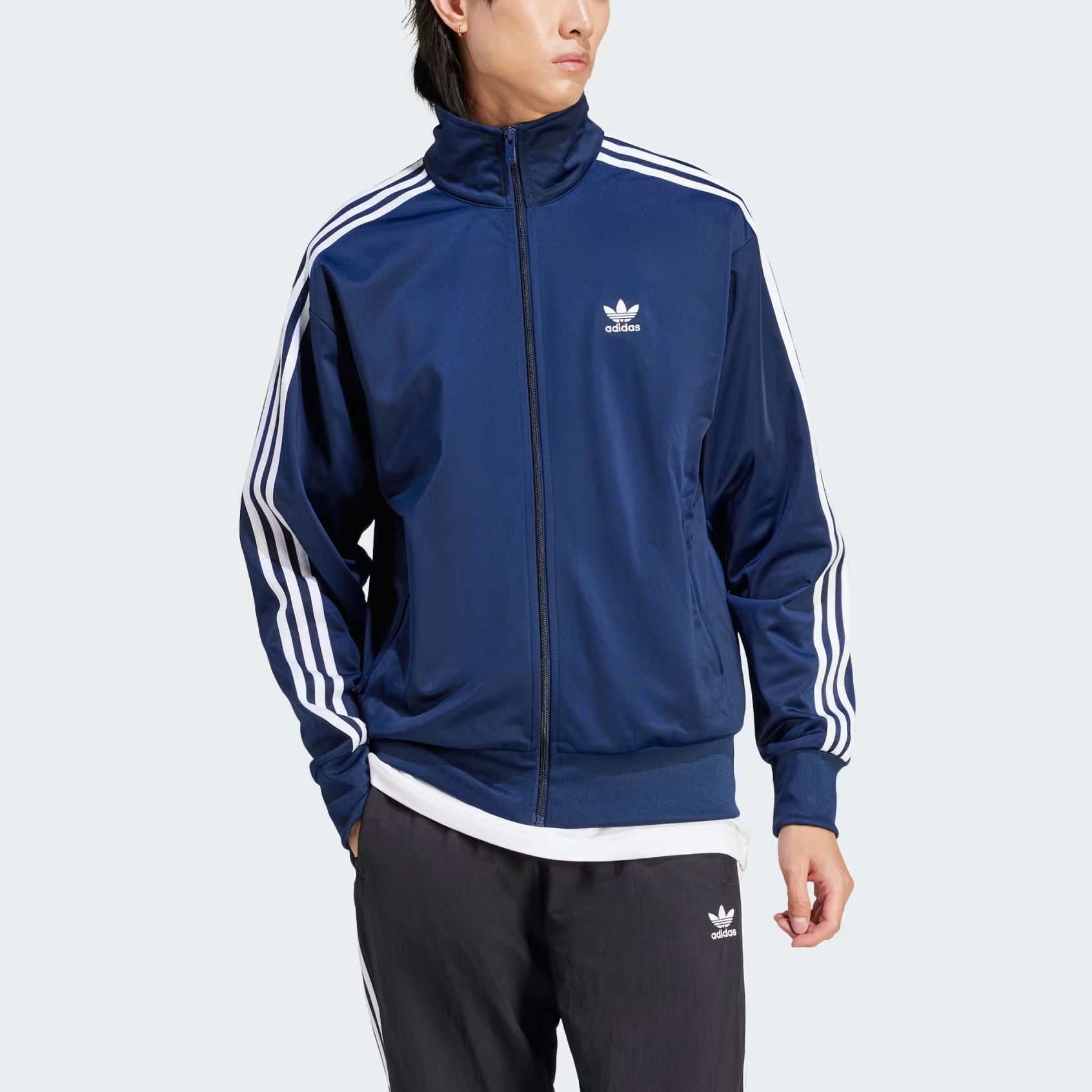 Lookbook 阿迪达斯三叶草经典Firebird蓝色拉链运动夹克 IR9893