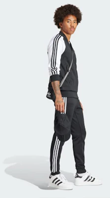 아디다스 오리지널 아디컬러 클래식 SST 블랙 로고 트랙 자켓 남성용 IK7025 Details for 아디다스 오리지널 아디컬러 클래식 SST 블랙 로고 트랙 자켓 남성용 IK7025