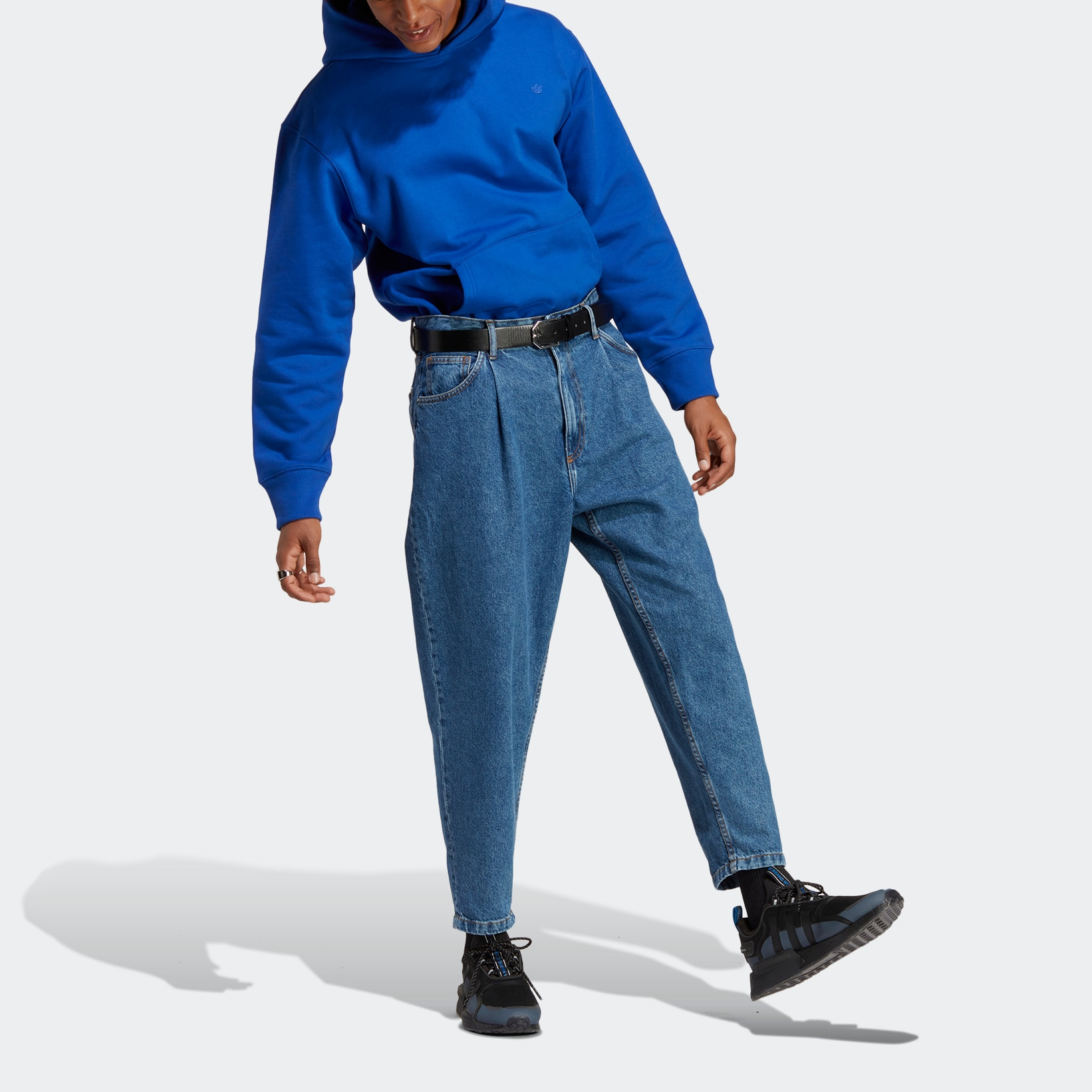 Lookbook adidas Originals Adicolor Contempo 刺繡運動衫 螢光藍 IC4997