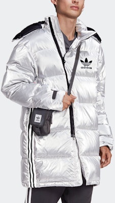 Adidas Originals Adicolor 金屬銀色男士冬季羽絨外套 GJ6733 Sizing Adidas Originals Adicolor 金屬銀色男士冬季羽絨外套 GJ6733