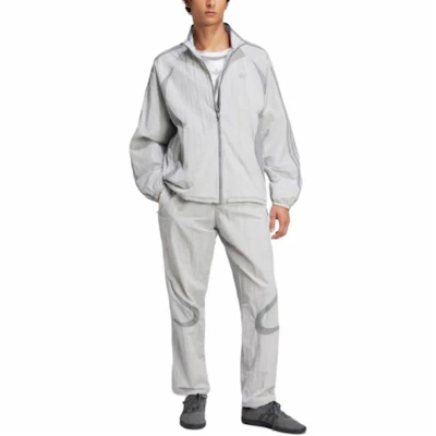 adidas Originals ADICOLOR SS25 Track Jacket Abu-Abu Gaya Kasual JP1138 Lookbook adidas Originals ADICOLOR SS25 Track Jacket Abu-Abu Gaya Kasual JP1138