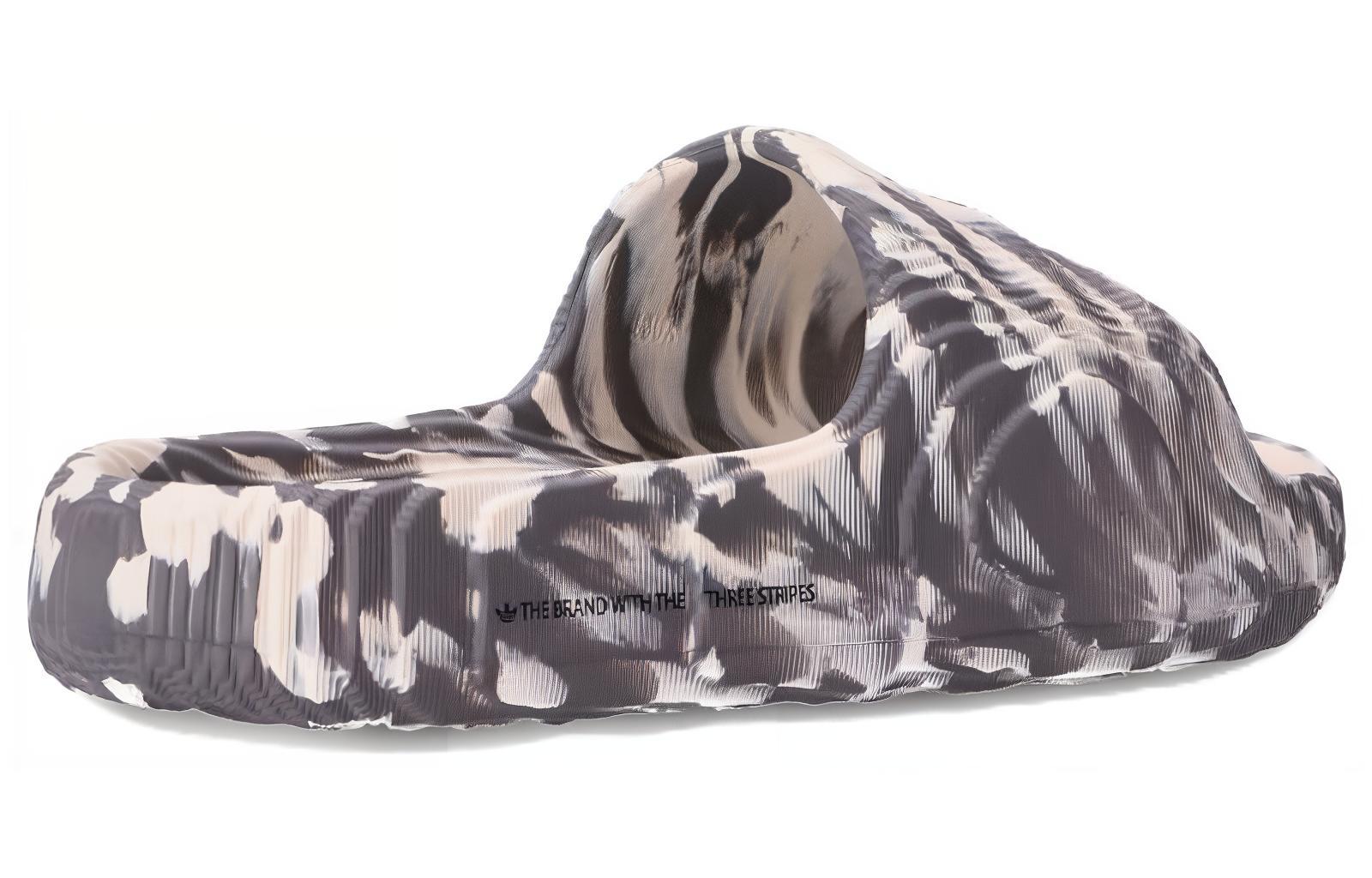 Shop adidas originals Adilette 舒適 人字拖鞋 男款 灰米色