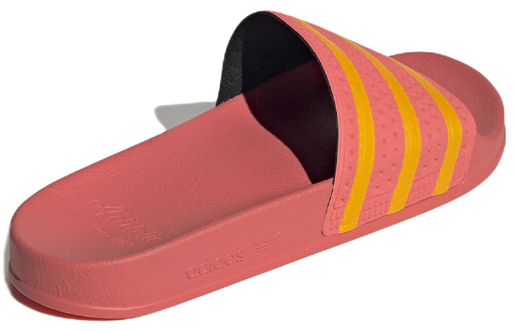 Shop adidas originals Adilette 舒適耐磨拖鞋 西瓜紅