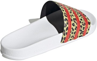 adidas originals Adilette Slides 白 豹紋 拖鞋 Shop adidas originals Adilette Slides 白 豹紋 拖鞋