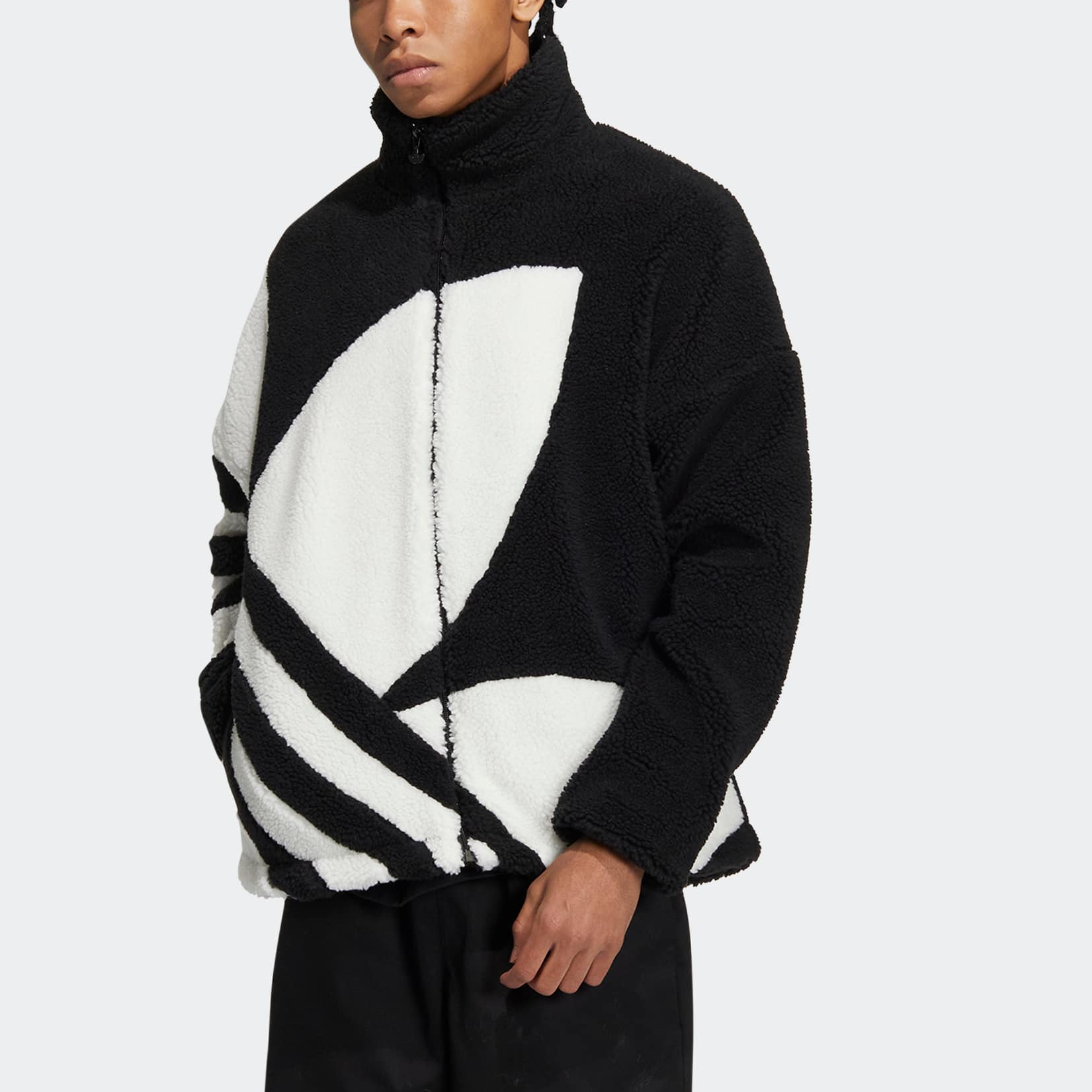 Lookbook 阿迪达斯三叶草大LOGO羊羔绒夹克男女款黑色 HR3486