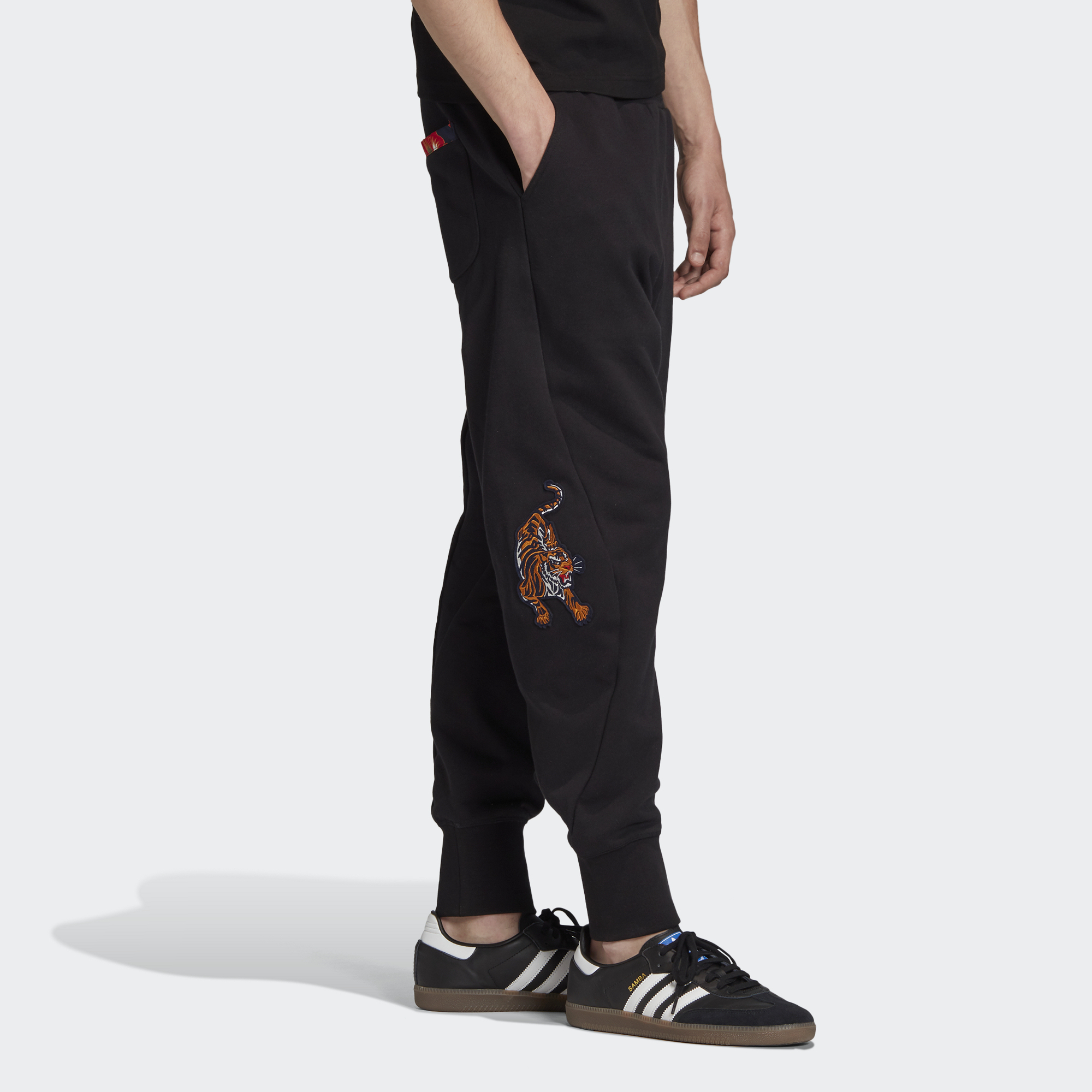 Details for 아디다스 오리지널 블랙 트랙 조거 팬츠 GC8693