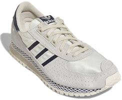 阿迪达斯原创城市马拉松PT米色/灰色鞋 D67397 Lookbook 阿迪达斯原创城市马拉松PT米色/灰色鞋 D67397