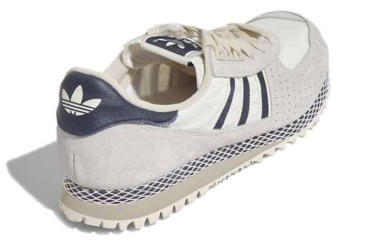 Shop 아디다스 오리지널 시티 마라톤 베이지/그레이 D67397