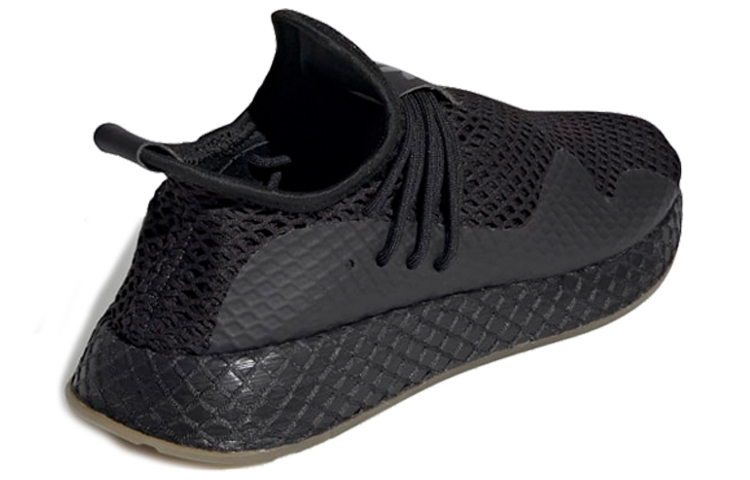 Shop 阿迪达斯原创 Deerupt S '黑色'篮球鞋 EE5655