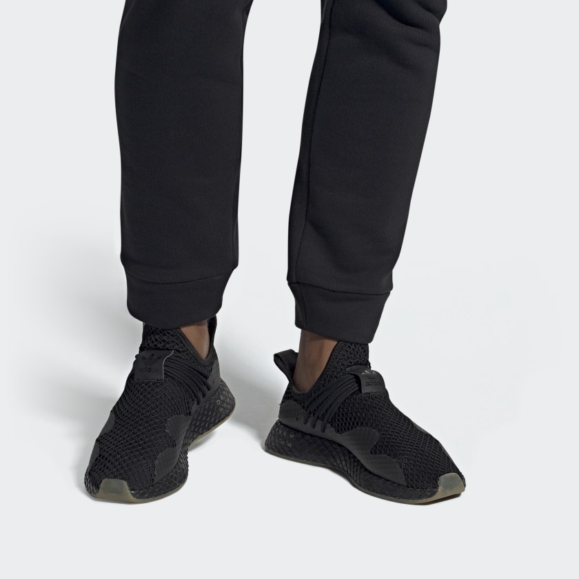 Sizing 阿迪达斯原创 Deerupt S '黑色'篮球鞋 EE5655