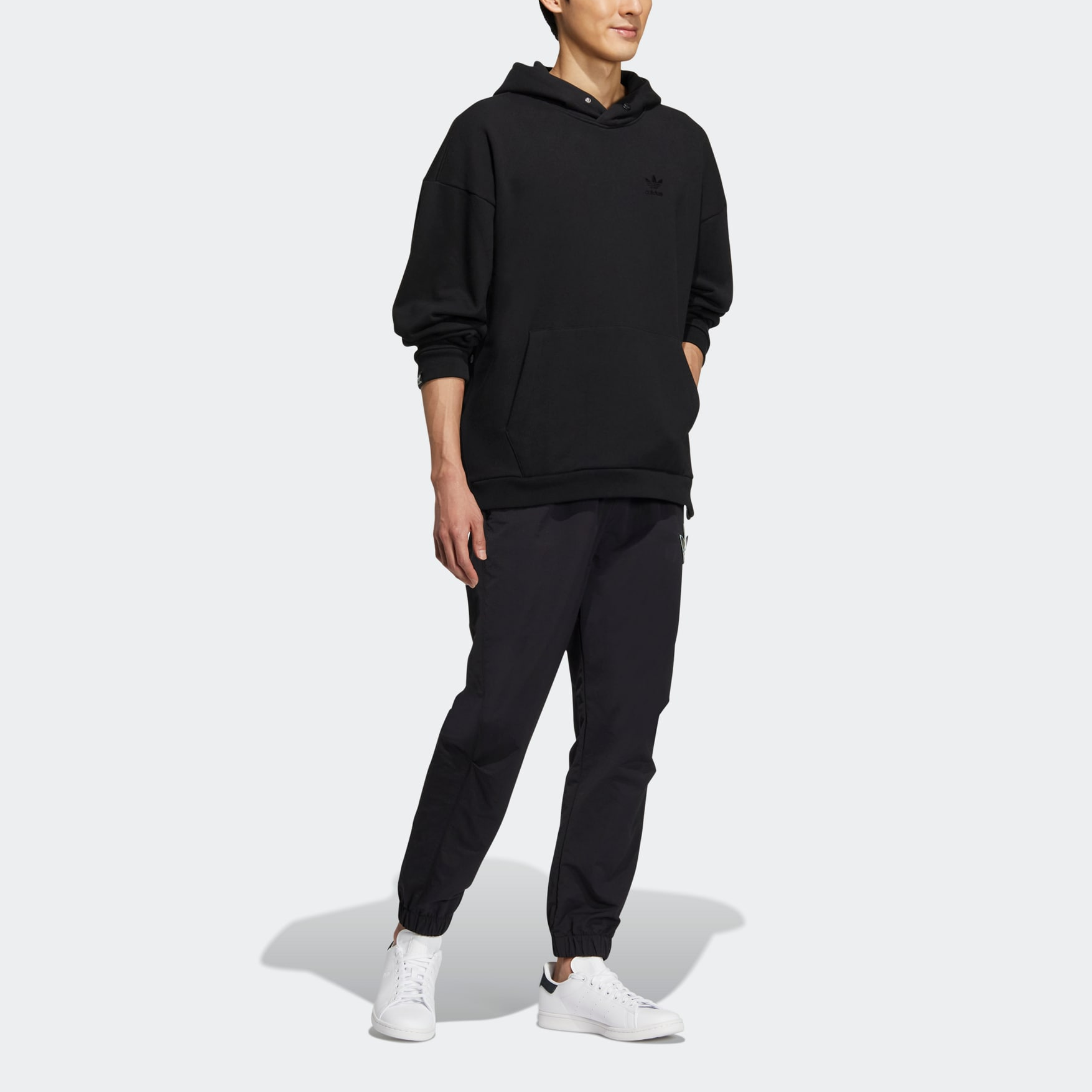 adidas Originals Essentials Black Hoodie IC8146 圖 5