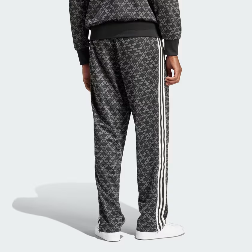 Shop adidas Originals 經典足球款印花針織運動長褲 黑色 男款 IS0220
