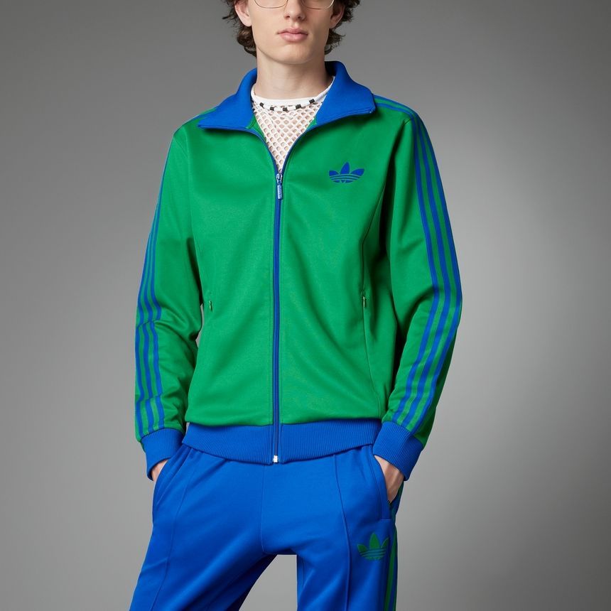 Sizing 阿迪达斯Originals FW22复古绿三条纹标志运动夹克. IB3426