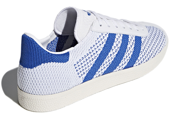 Shop アディダス オリジナルス ガゼル 青白 (Adidas Originals Gazelle Aojiro) CQ2790