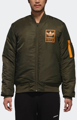 adidas Originals 綠色圖案飛行夾克外套 DN8054 Shop adidas Originals 綠色圖案飛行夾克外套 DN8054