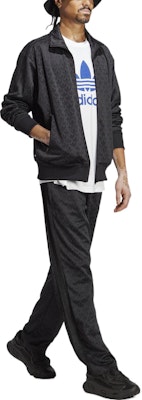 adidas Originals 黑色圖案字母印花運動外套 HZ4155 Lookbook adidas Originals 黑色圖案字母印花運動外套 HZ4155