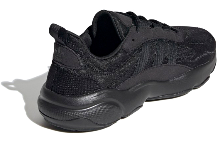 Shop adidas originals 海尼 减震防滑耐磨 低筒 跑鞋 男女同款 黑色