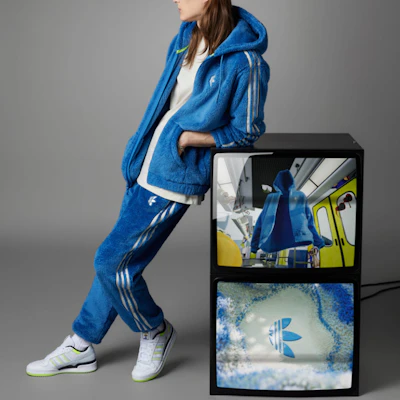 Sudadera adidas Originals con logo índigo bordado y cremallera 3-Stripe. IJ9087 Shop Sudadera adidas Originals con logo índigo bordado y cremallera 3-Stripe. IJ9087