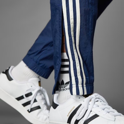adidas Originals ITALY Series Knit Track Pants Comfortable Navy Blue. IY4630 Sizing adidas Originals ITALY Series Knit Track Pants Comfortable Navy Blue. IY4630