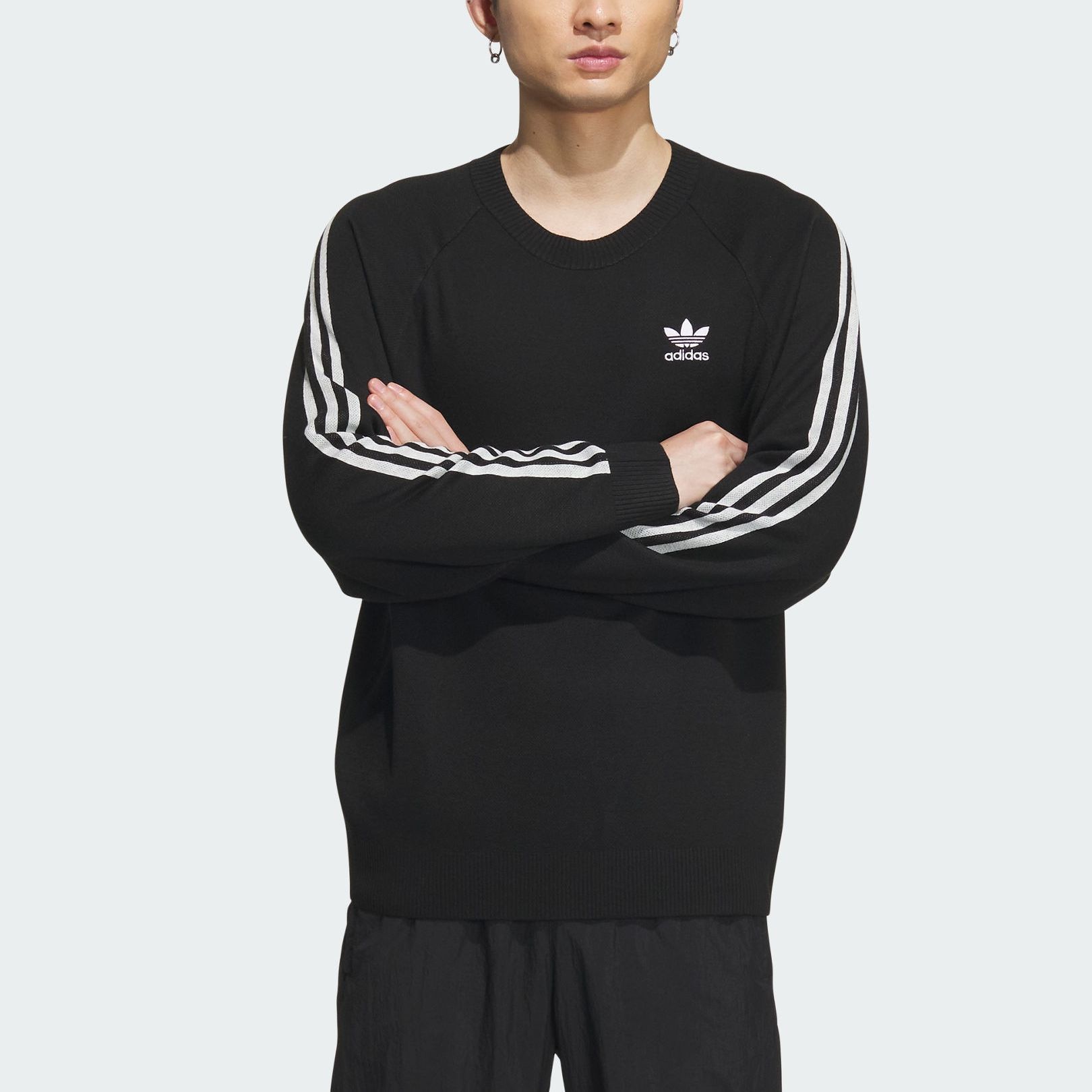 Lookbook adidas Originals 黑色條紋針織圓領長袖衫 男女款 IX7817