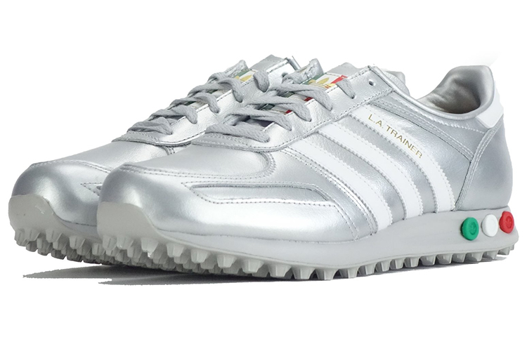 Lookbook アディダス LA トレーナー "シルバー" EG7405