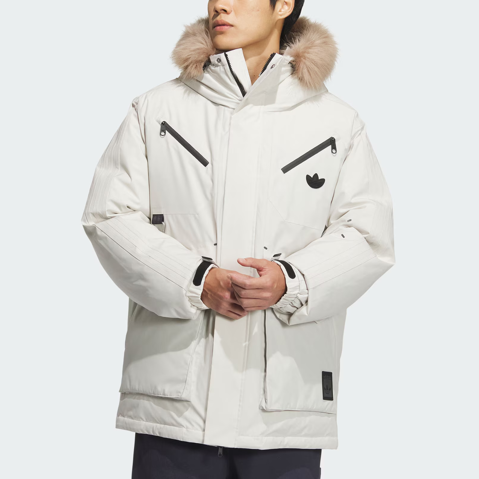 Lookbook 阿迪达斯经典标志条纹复古宽松羽绒服棕色男款. JD3756