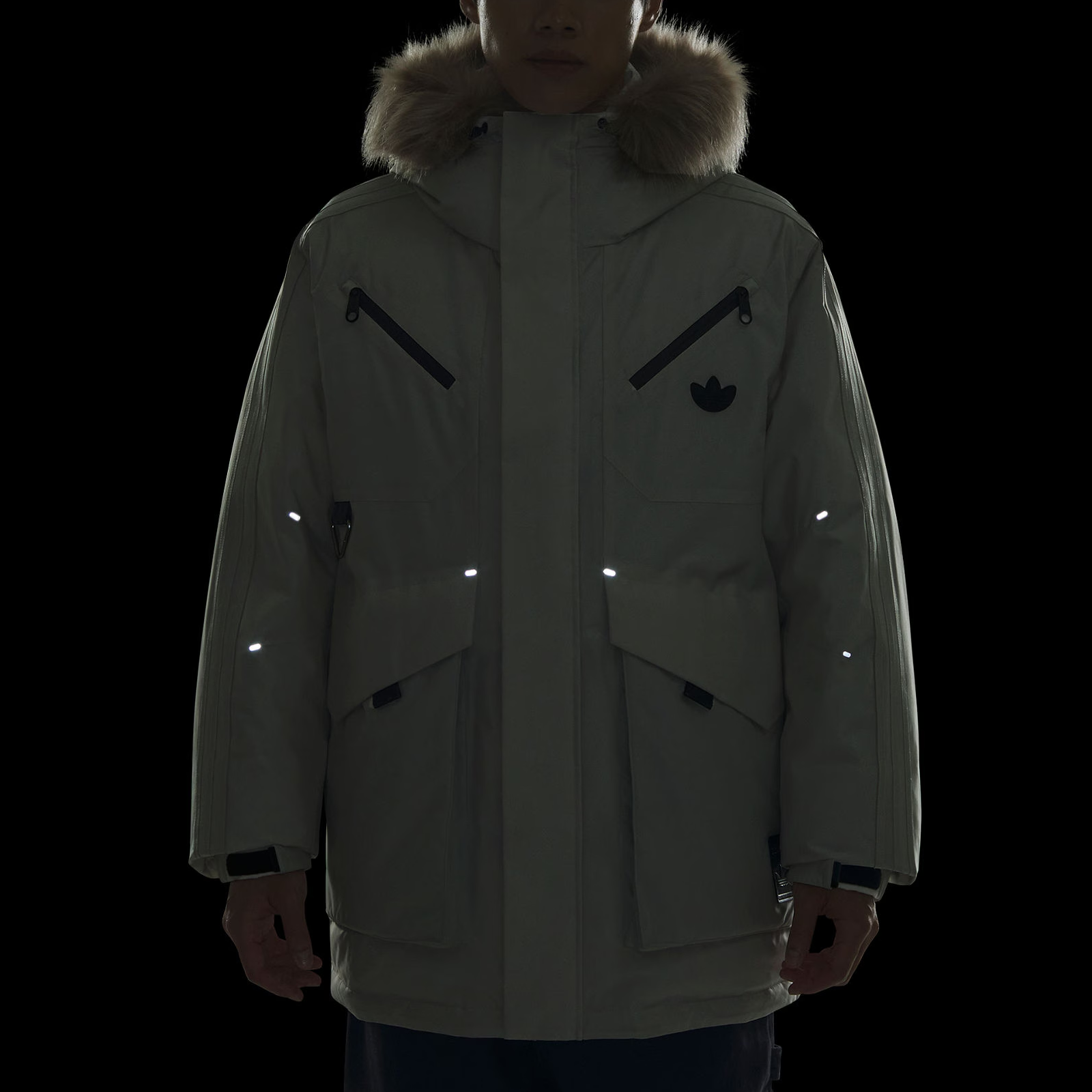 Details for 阿迪达斯经典标志条纹复古宽松羽绒服棕色男款. JD3756