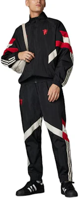 adidas Originals Manchester SS24 Jaket Track Top Retro Colorblock Hitam Pria IS6525 Lookbook adidas Originals Manchester SS24 Jaket Track Top Retro Colorblock Hitam Pria IS6525