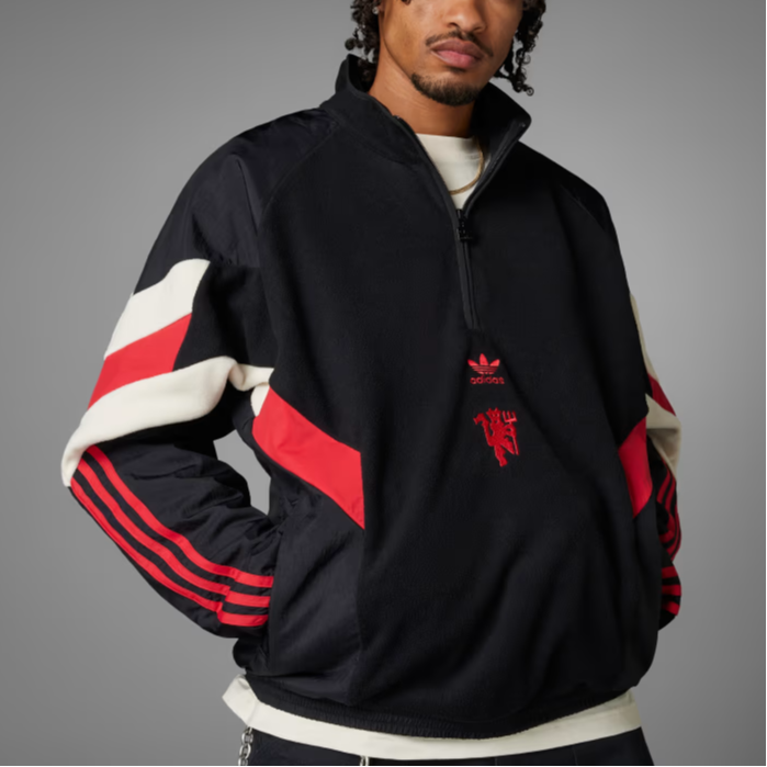 Lookbook 阿迪达斯曼联黑色抓绒卫衣男款 IS6528