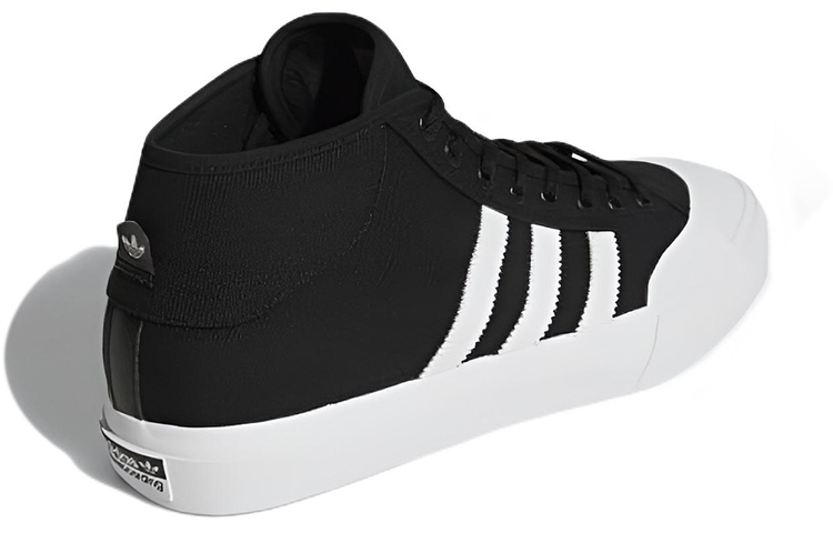 Shop adidas originals Match Court Mid 舒適耐磨休閒板鞋 黑白