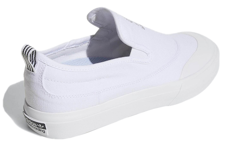 Shop adidas originals Matchcourt 白變為 adidas originals 對戰場 白色