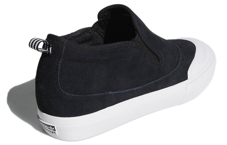 Shop adidas originals Matchcourt Mid Slip 耐磨防滑 中幫休閒板鞋 黑白
