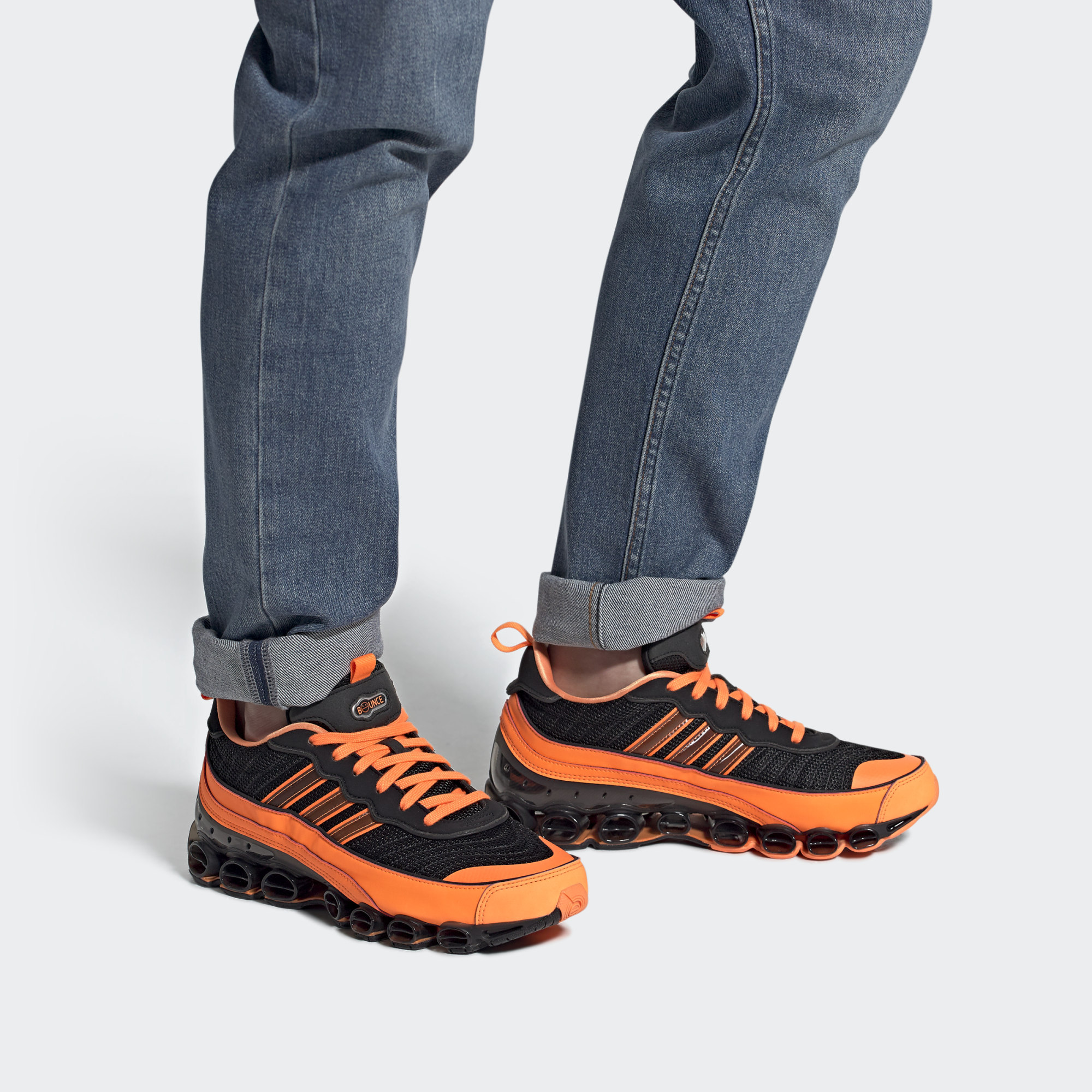 Sizing adidas Originals Microbounce T1 ''Noir Orange'' FV1449