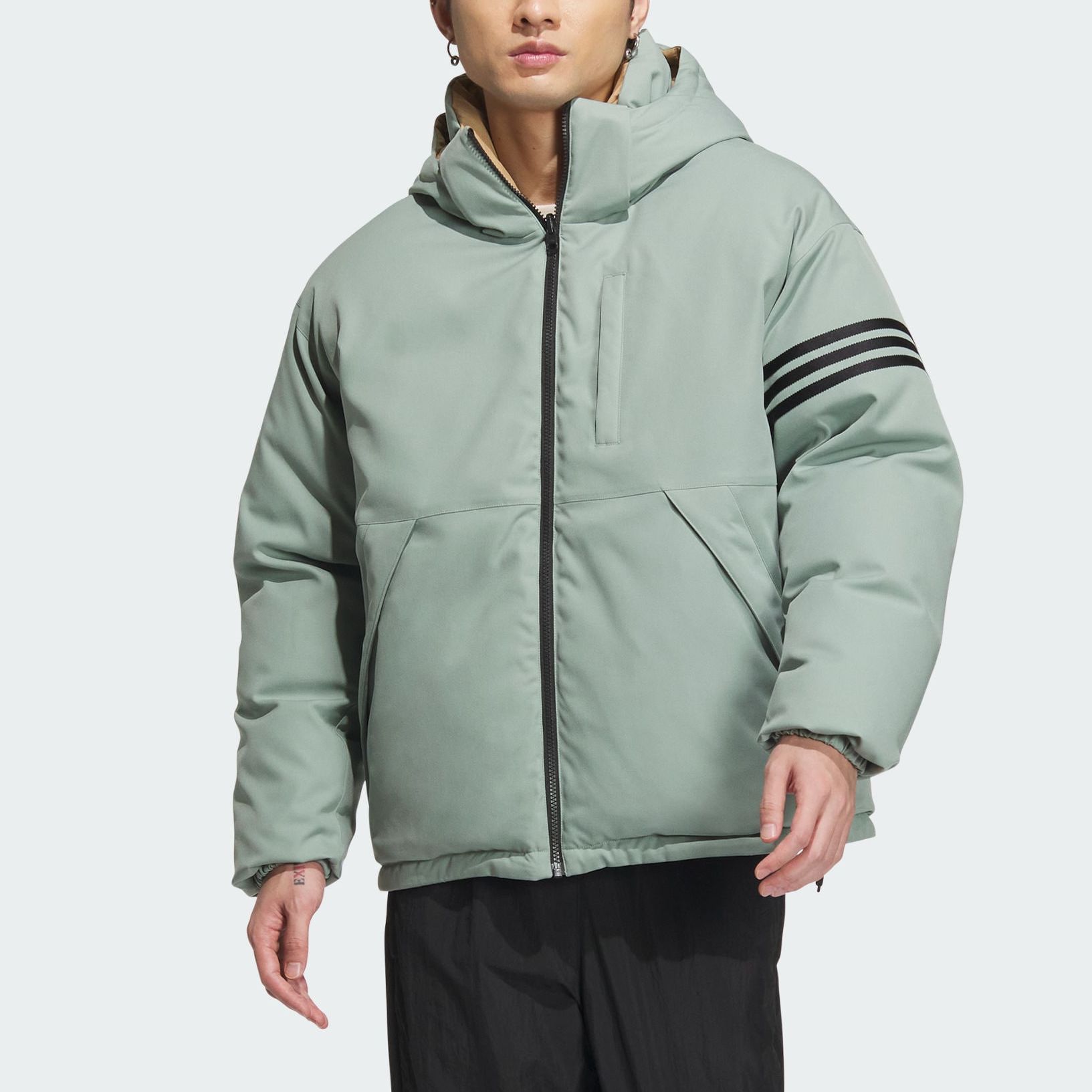 Shop adidas Originals NEU 男/女可翻轉羽絨外套 銀灰綠色帶帽外套 IR7254