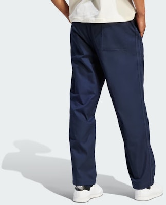 adidas Originals Nice Chino Logo 寬鬆休閒長褲 深藍色. IR7585 Shop adidas Originals Nice Chino Logo 寬鬆休閒長褲 深藍色. IR7585