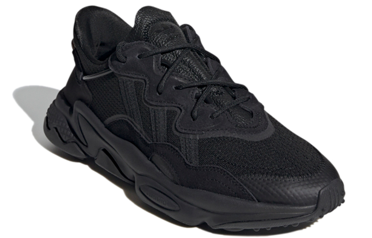 Lookbook 阿迪达斯 Originals Ozweego 全黑配色 FZ2640