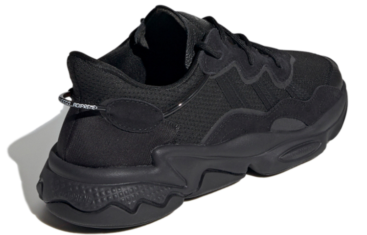 Shop 阿迪达斯 Originals Ozweego 全黑配色 FZ2640