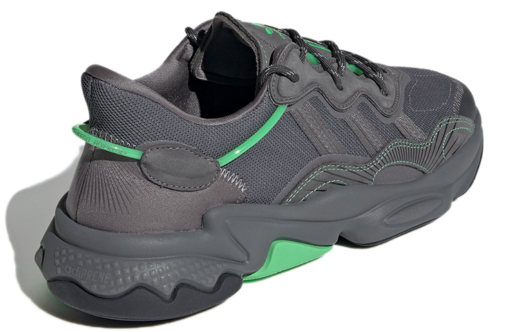 Shop 아디다스 오즈위고 캐주얼 슈즈 '차콜 그레이 그린' GY3540