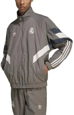 adidas Originals Real Madrid Track Jacket Kelabu Retro Sukan JI9479 Lookbook adidas Originals Real Madrid Track Jacket Kelabu Retro Sukan JI9479
