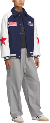 阿迪达斯Originals复古宽松保暖外套海军蓝/白男女款 JN0775 Lookbook 阿迪达斯Originals复古宽松保暖外套海军蓝/白男女款 JN0775